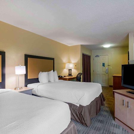 Extended Stay America Select Suites Tampa Airport Memorial Hwy Exterior foto