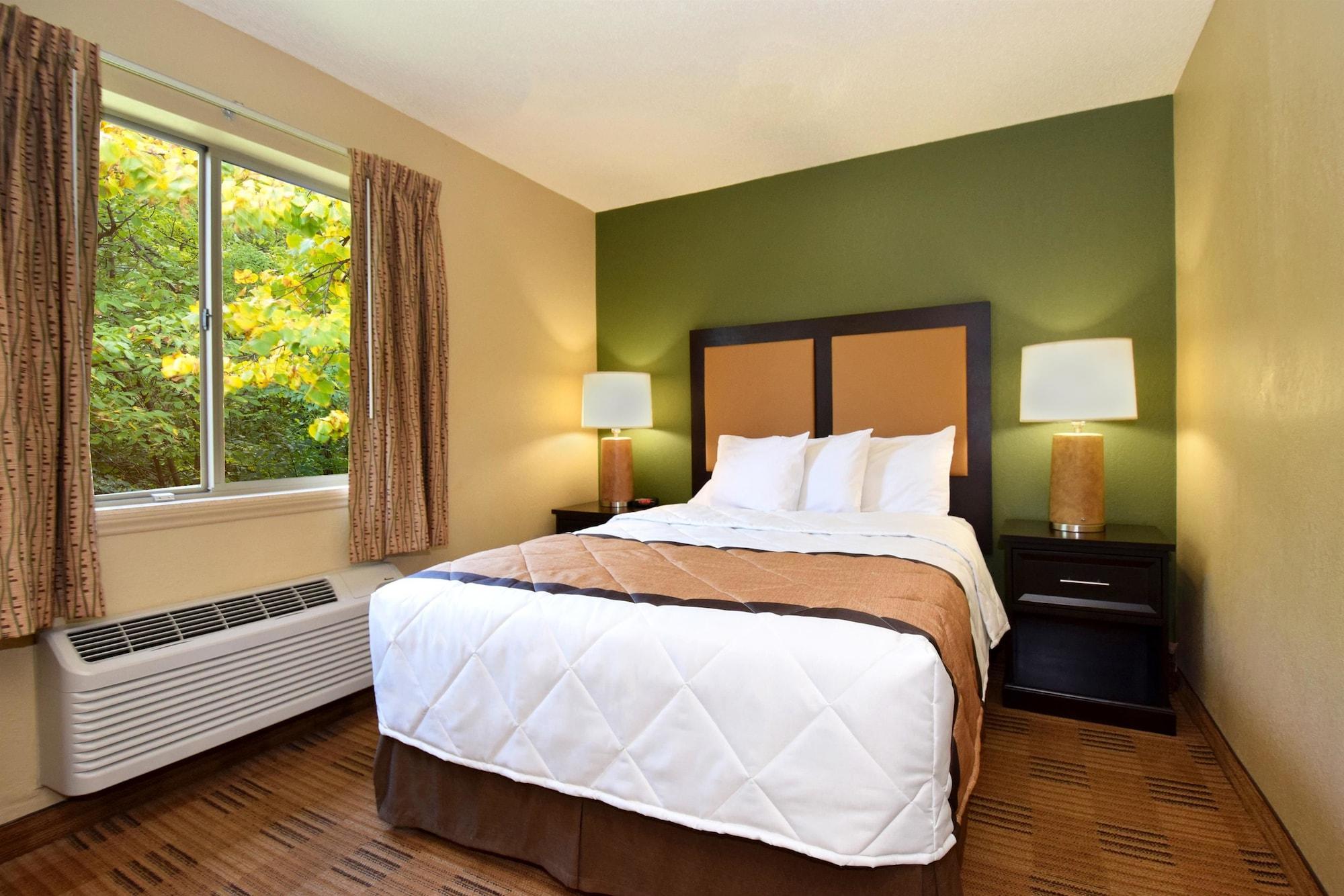 Extended Stay America Select Suites Tampa Airport Memorial Hwy Exterior foto
