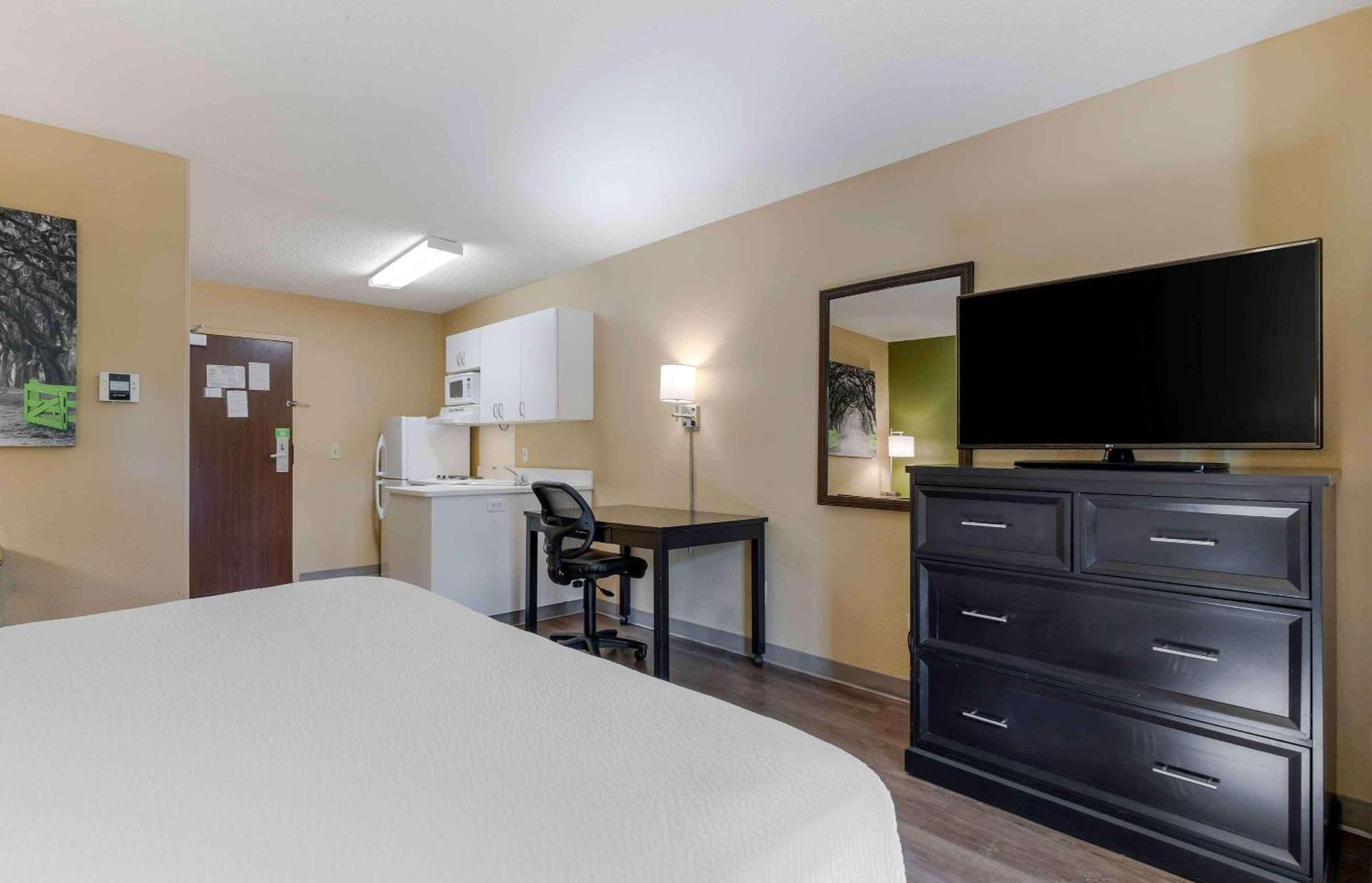 Extended Stay America Select Suites Tampa Airport Memorial Hwy Exterior foto