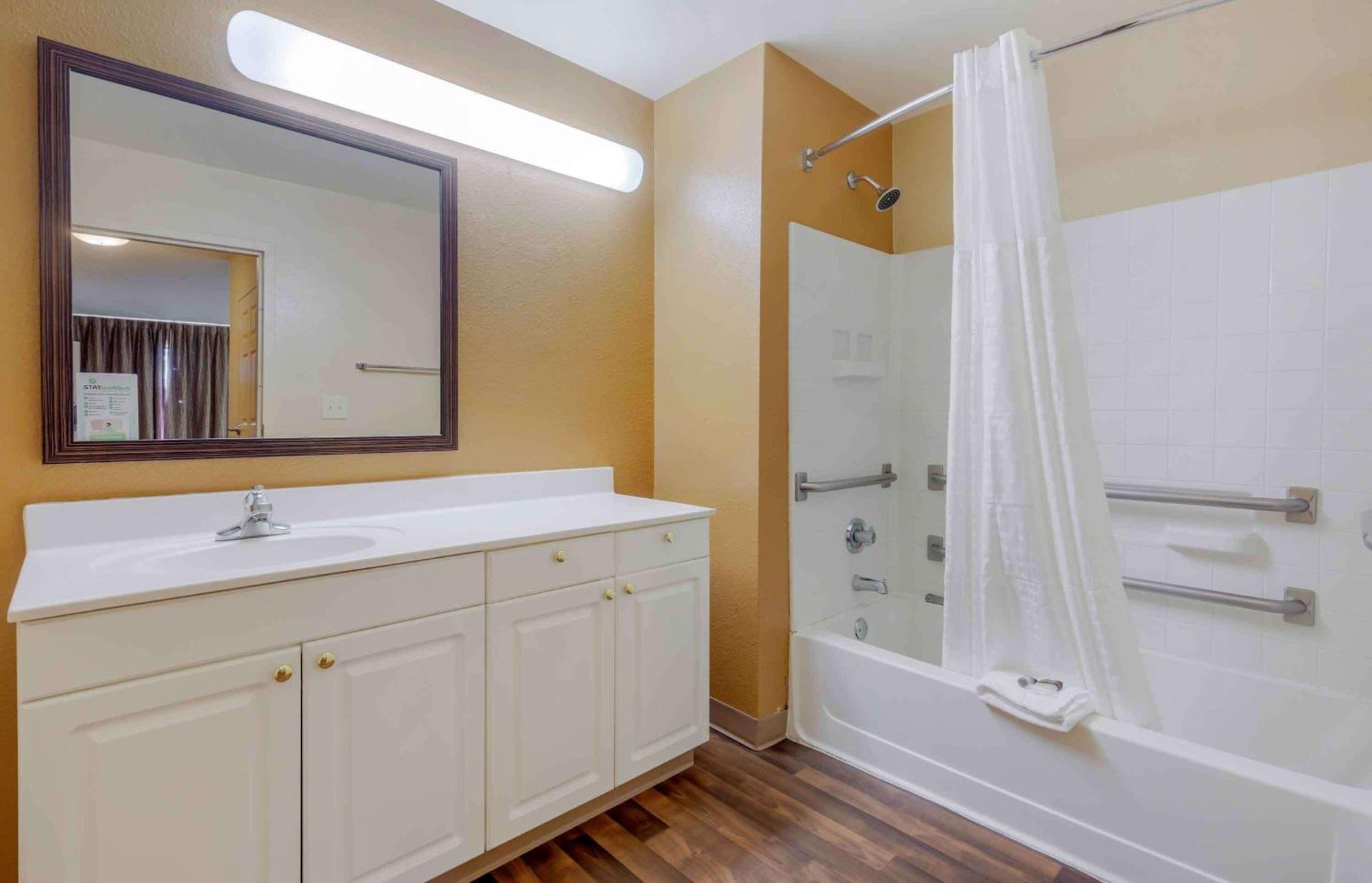 Extended Stay America Select Suites Tampa Airport Memorial Hwy Exterior foto