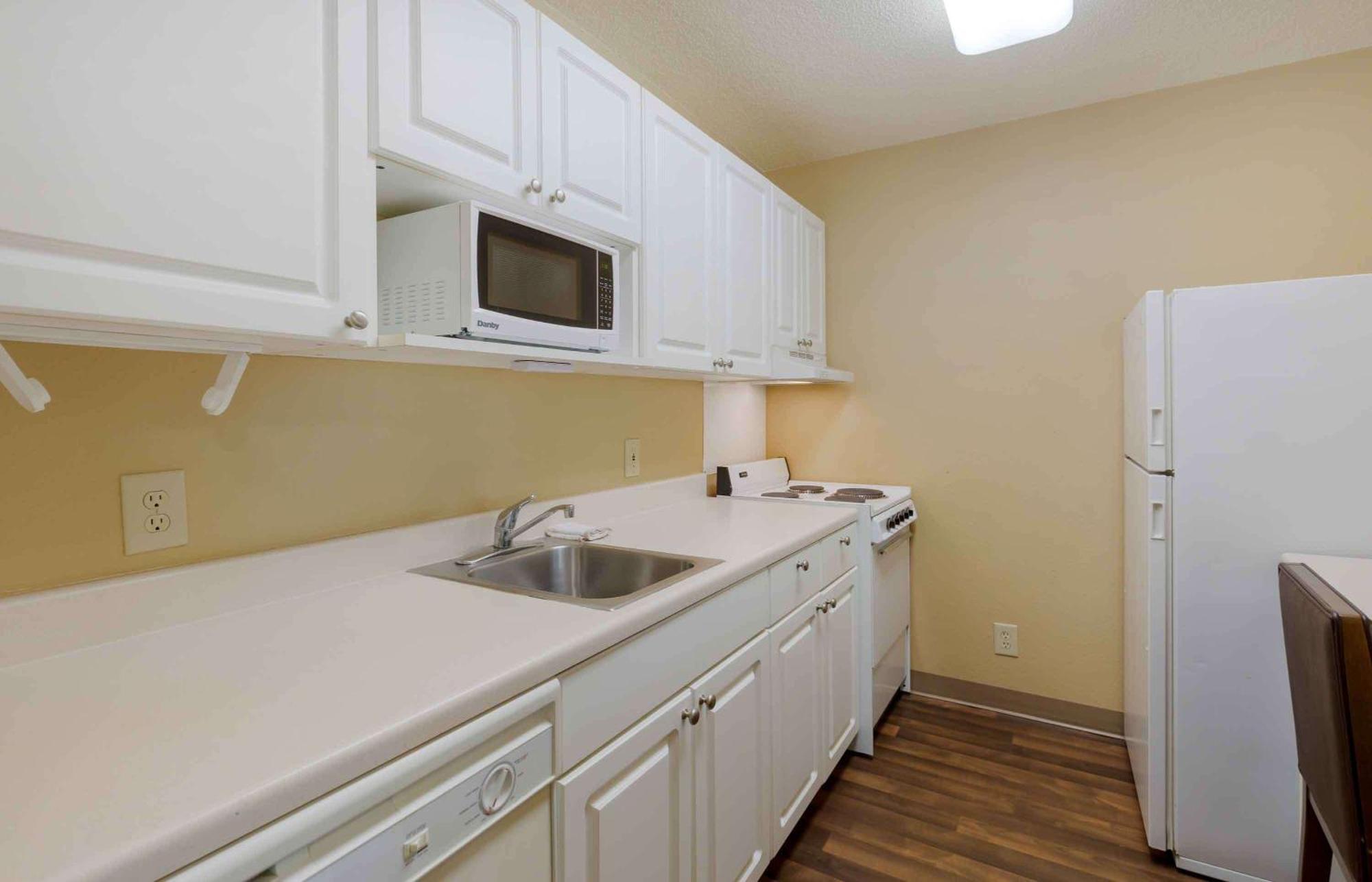 Extended Stay America Select Suites Tampa Airport Memorial Hwy Exterior foto