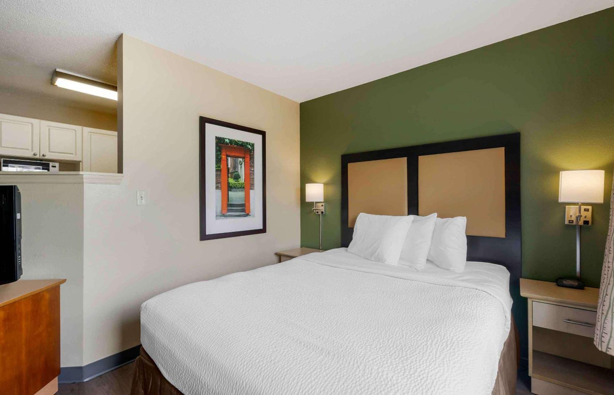 Extended Stay America Select Suites Tampa Airport Memorial Hwy Exterior foto