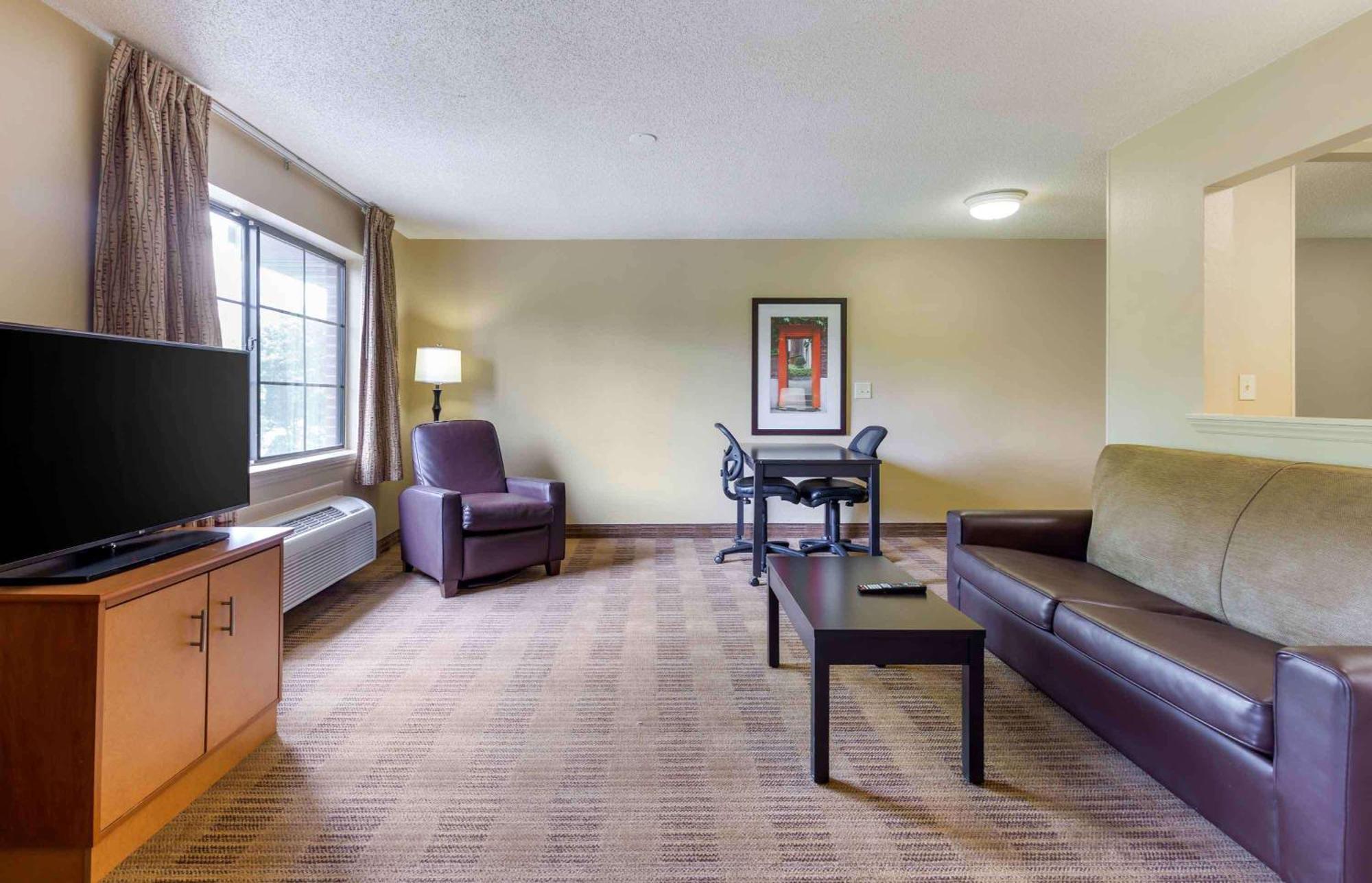 Extended Stay America Select Suites Tampa Airport Memorial Hwy Exterior foto