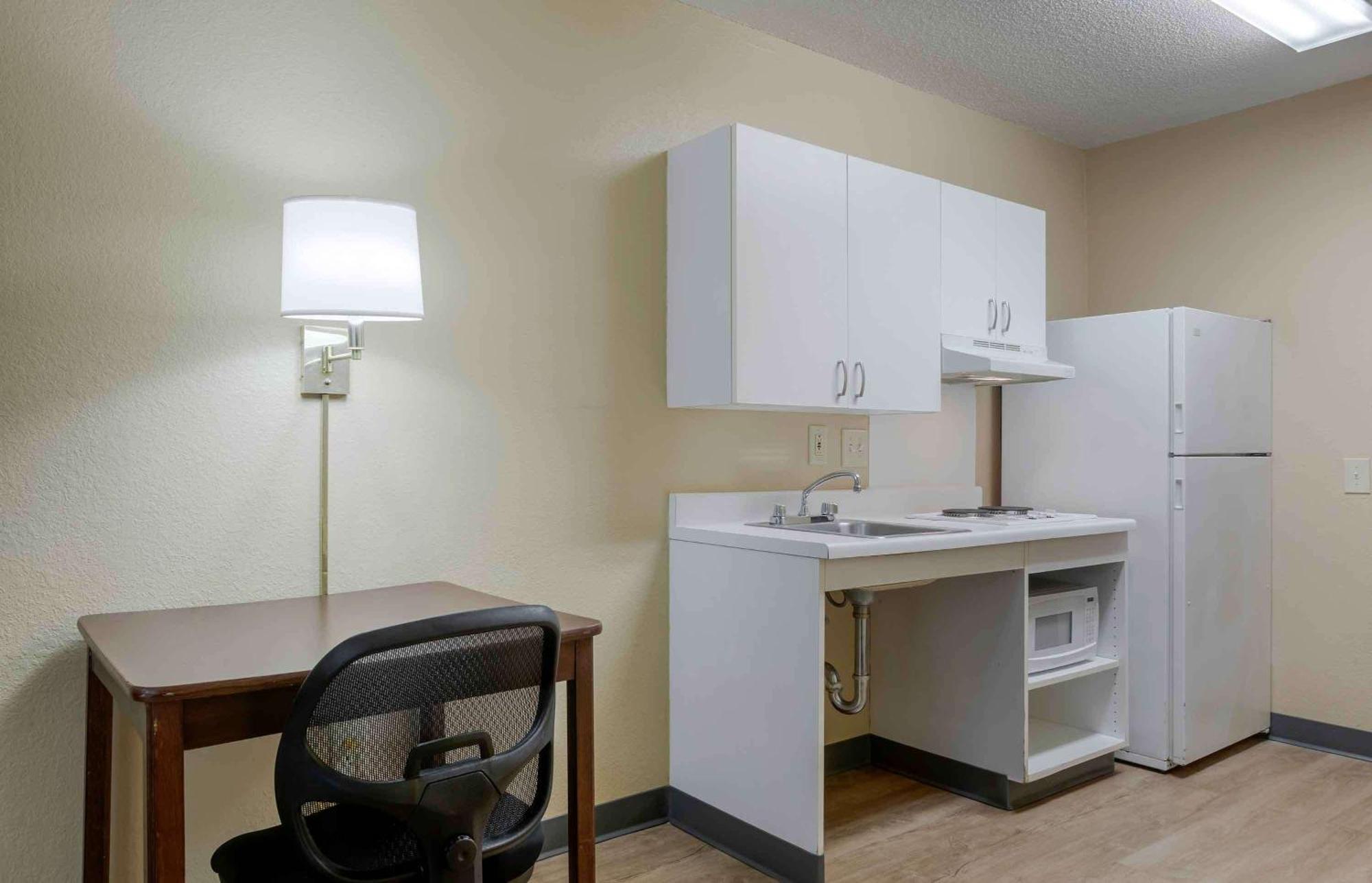 Extended Stay America Select Suites Tampa Airport Memorial Hwy Exterior foto