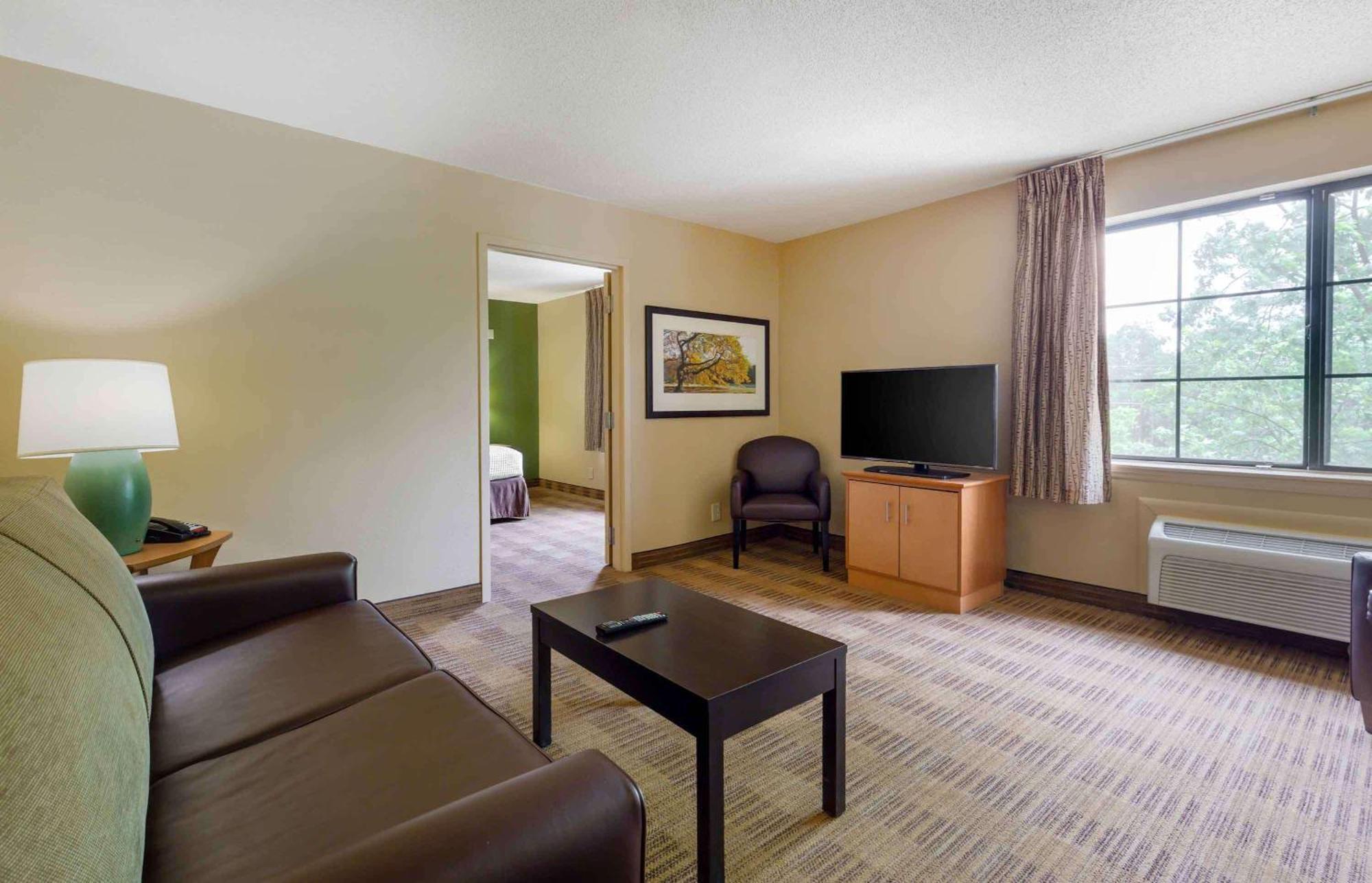 Extended Stay America Select Suites Tampa Airport Memorial Hwy Exterior foto