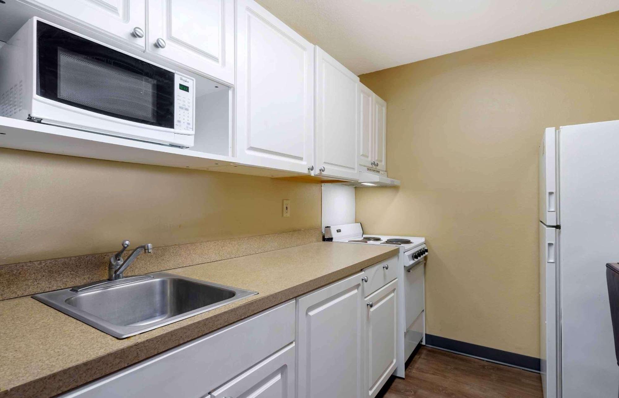 Extended Stay America Select Suites Tampa Airport Memorial Hwy Exterior foto