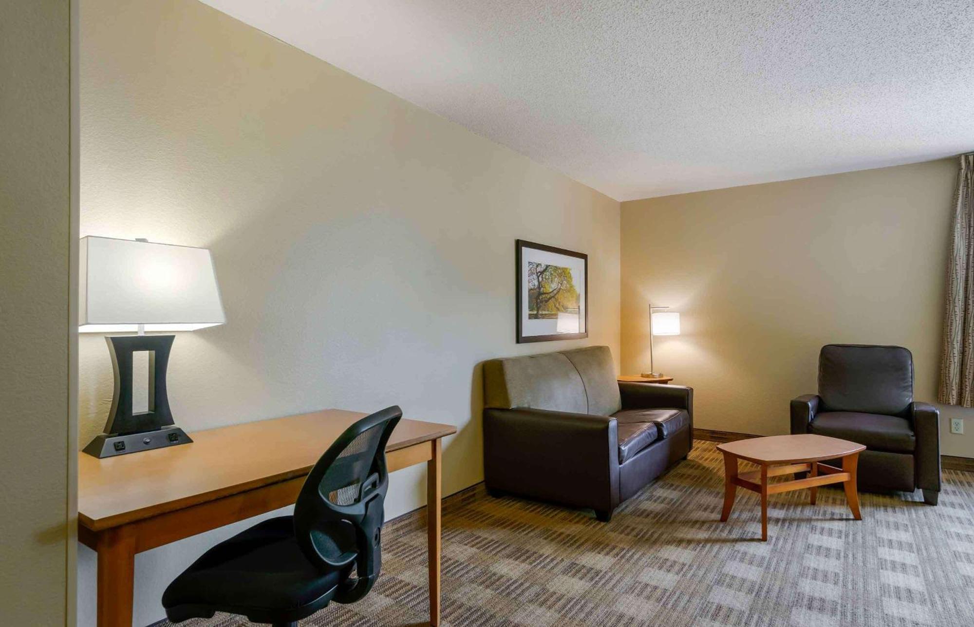 Extended Stay America Select Suites Tampa Airport Memorial Hwy Exterior foto