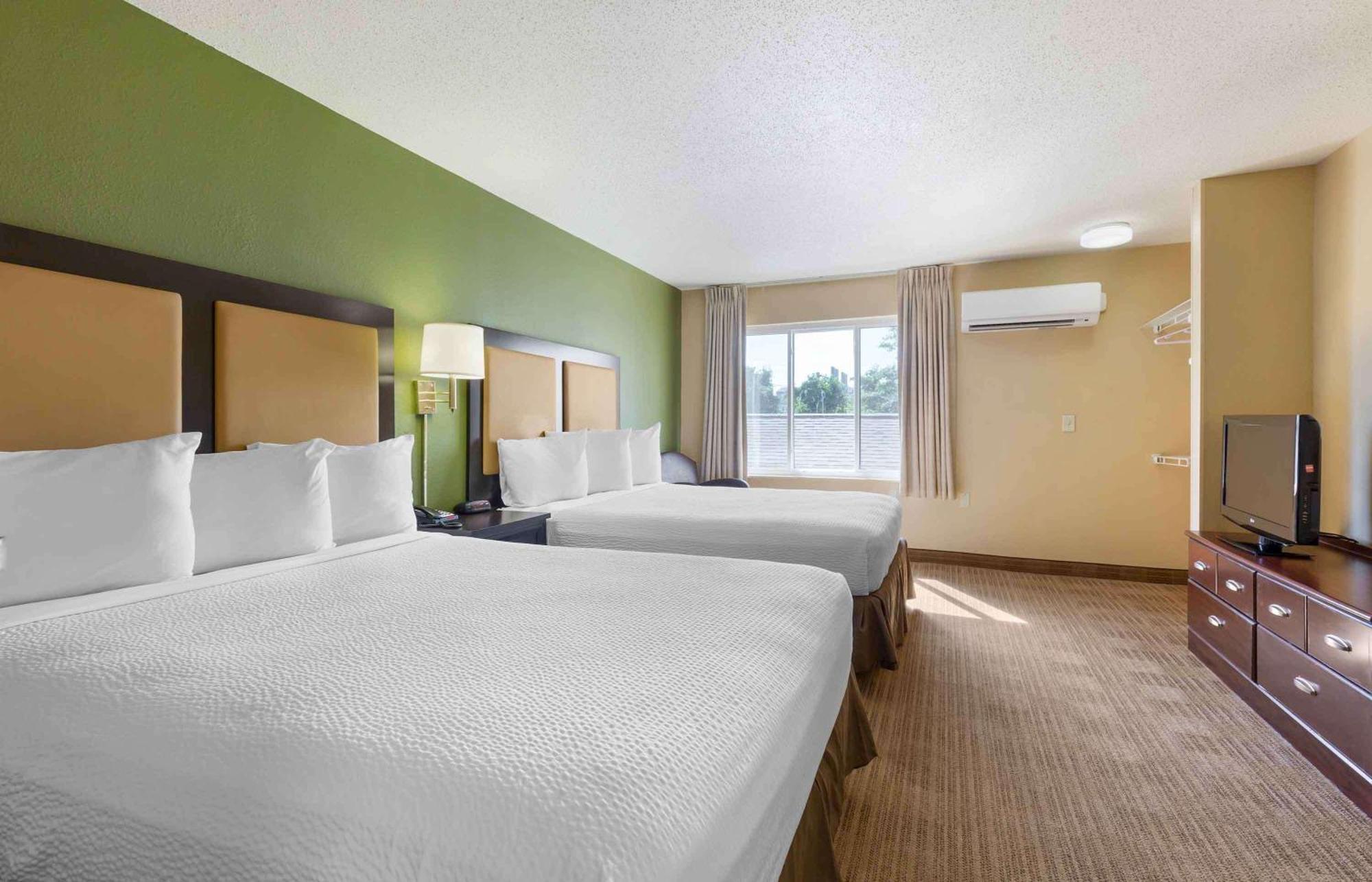 Extended Stay America Select Suites Tampa Airport Memorial Hwy Exterior foto
